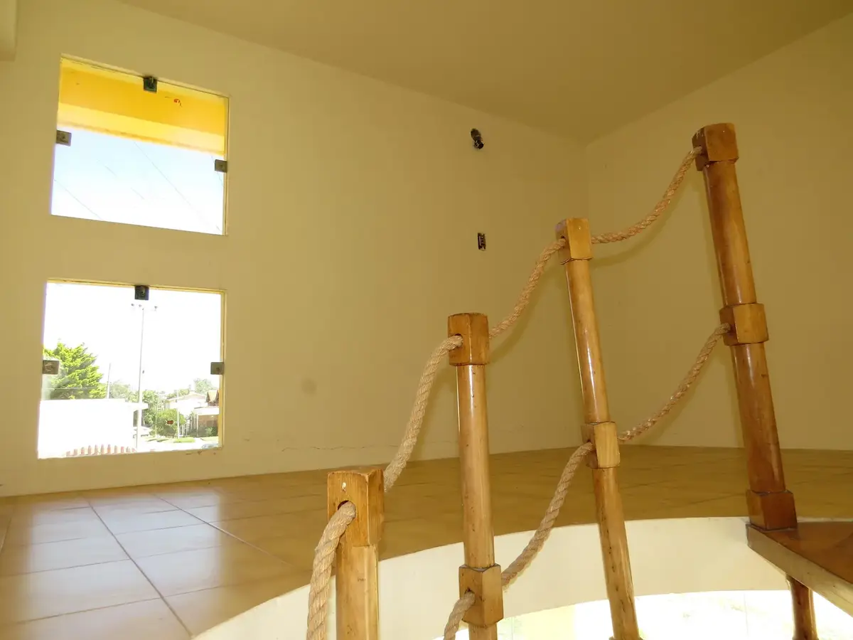 Vidriado y en Pleno Centro Peatonal – Calle 1 y 42 N° 1919, Las Toninas - Imagen 2