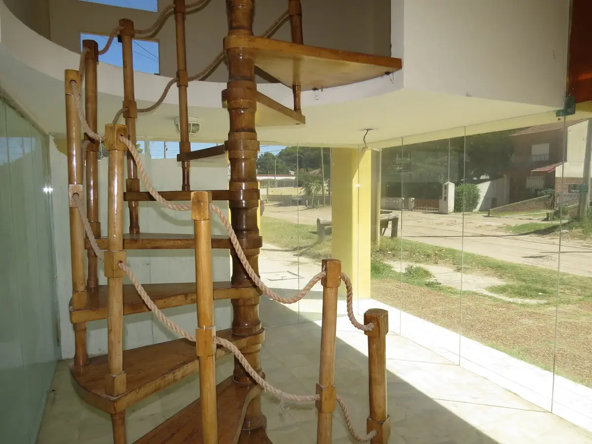 Vidriado y en Pleno Centro Peatonal – Calle 1 y 42 N° 1919, Las Toninas - Imagen 3