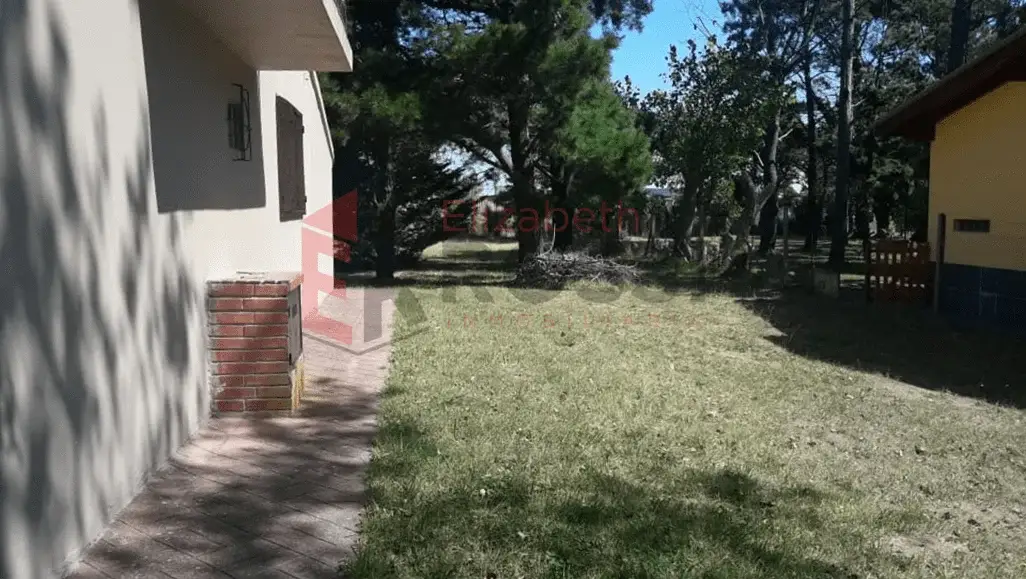 Chalet con Parque y 3 Dormitorios – Calle 54 N° 978, Costa Chica - Imagen 9
